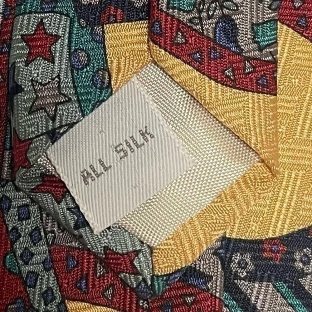 Lord & Taylor The Kensington Collection - Vintage .100% Silk Tie